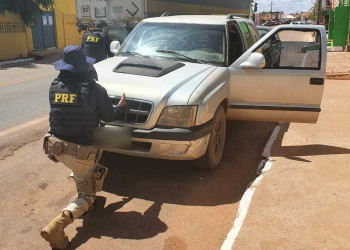 Carro roubado em 2017 em Brasília é recuperado em Gilbués(PI) na BR 135